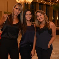 A madrinha Andrea Sirotsky, Nathalia Cardia e a mãe Guiomar Aranha -Foto Silvas e Hunter Fotografias