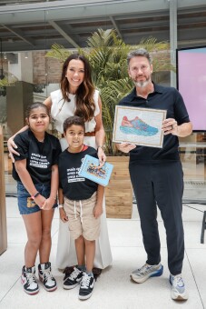 Claudia e Pedro Bartelle com as crianças acolhidas na Casa Madre Ana - Créditos Alessandra Pinho