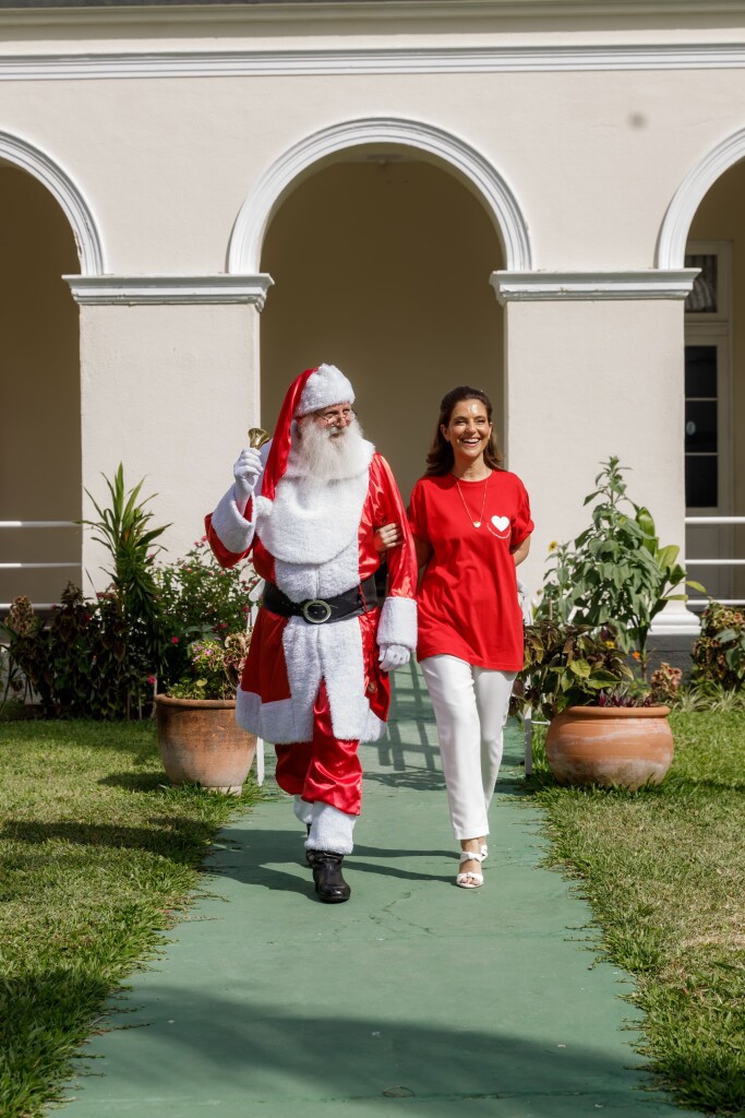 Papai Noel e Xuxa Pires no Bailinho de Natal do Asilo Padre Cacique - Créditos Guilherme Flores